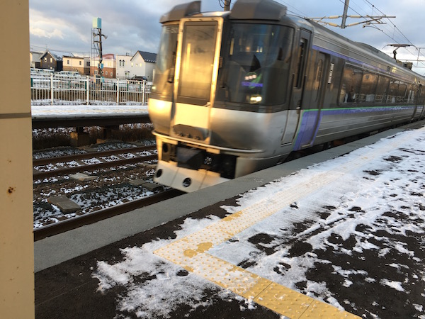 鷲別駅には雪が少しありました