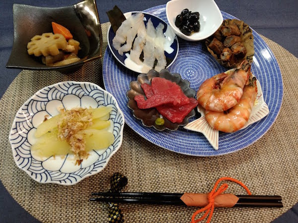 ほぼ手作りのおせちを食べ