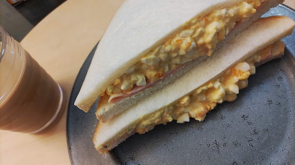 コンビニで