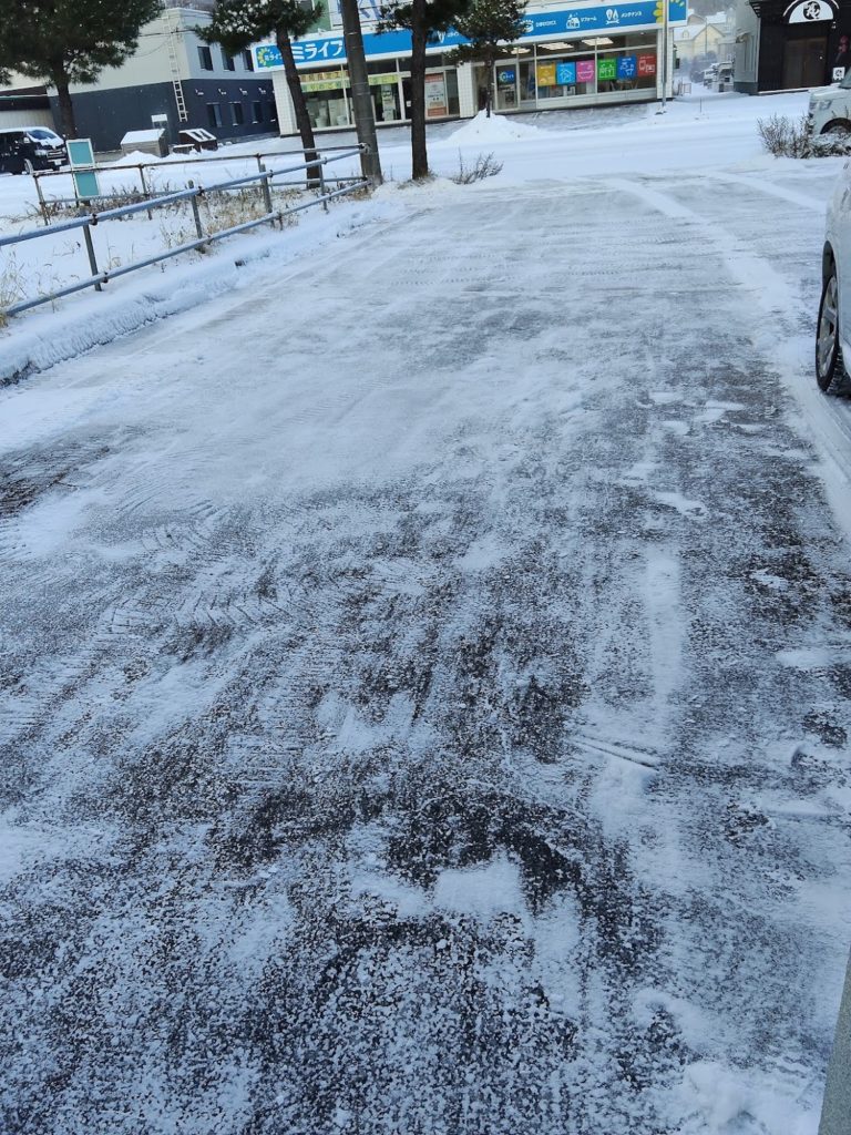 降ってます＿|￣|○