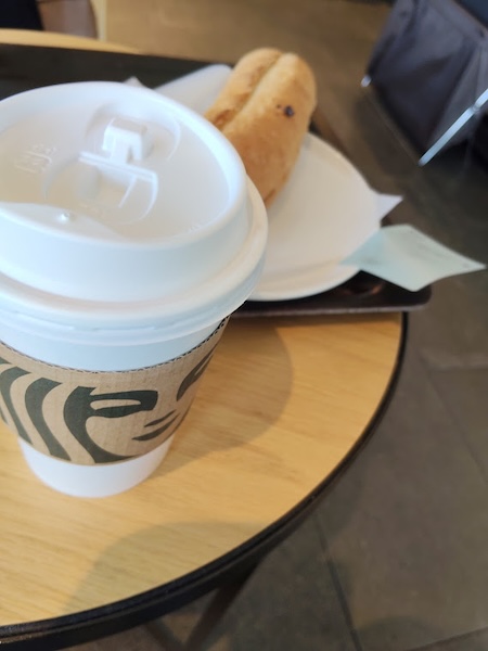 遅い昼食はスタバ